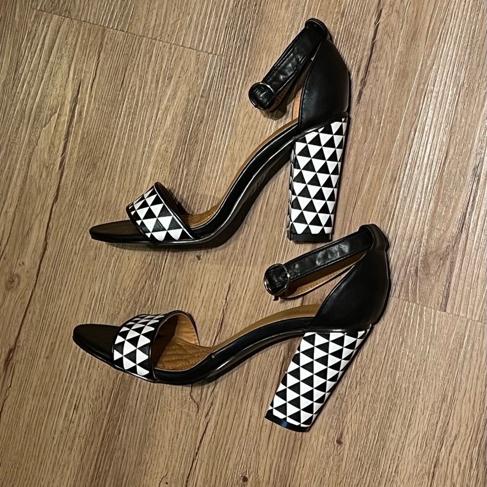 Pratrizia Black and white 4 inch sandals